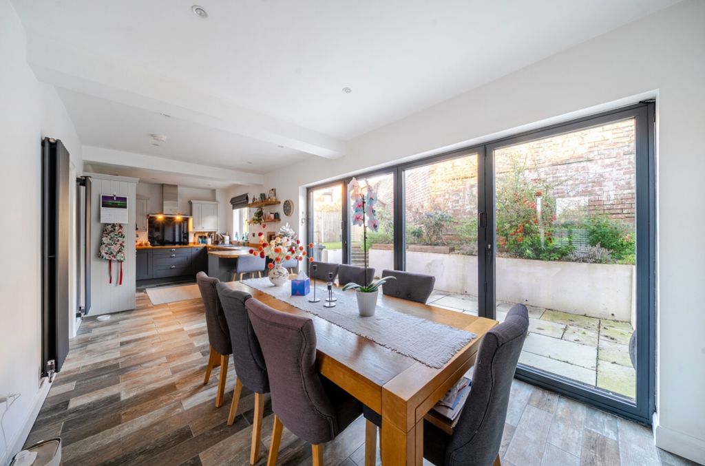 Property photo 2 of 23 1385826-17-692Ef9319Cf25