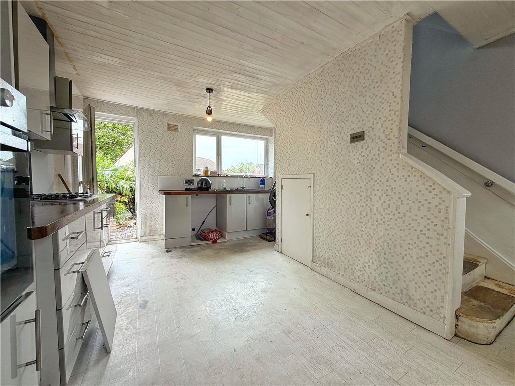 Property photo 3 of 13 Picture No. 10