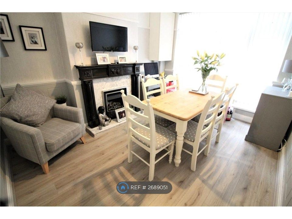 Property photo 3 of 10 Dining Room