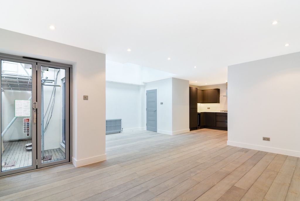 Property photo 1 of 18 979740