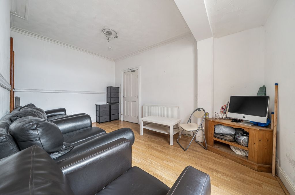 Property photo 3 of 16 1410599-3-699c684...