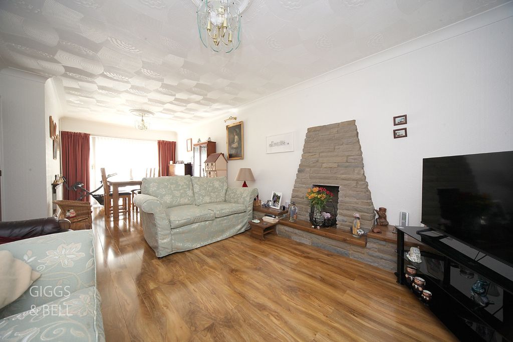 Property photo 2 of 20 5353701
