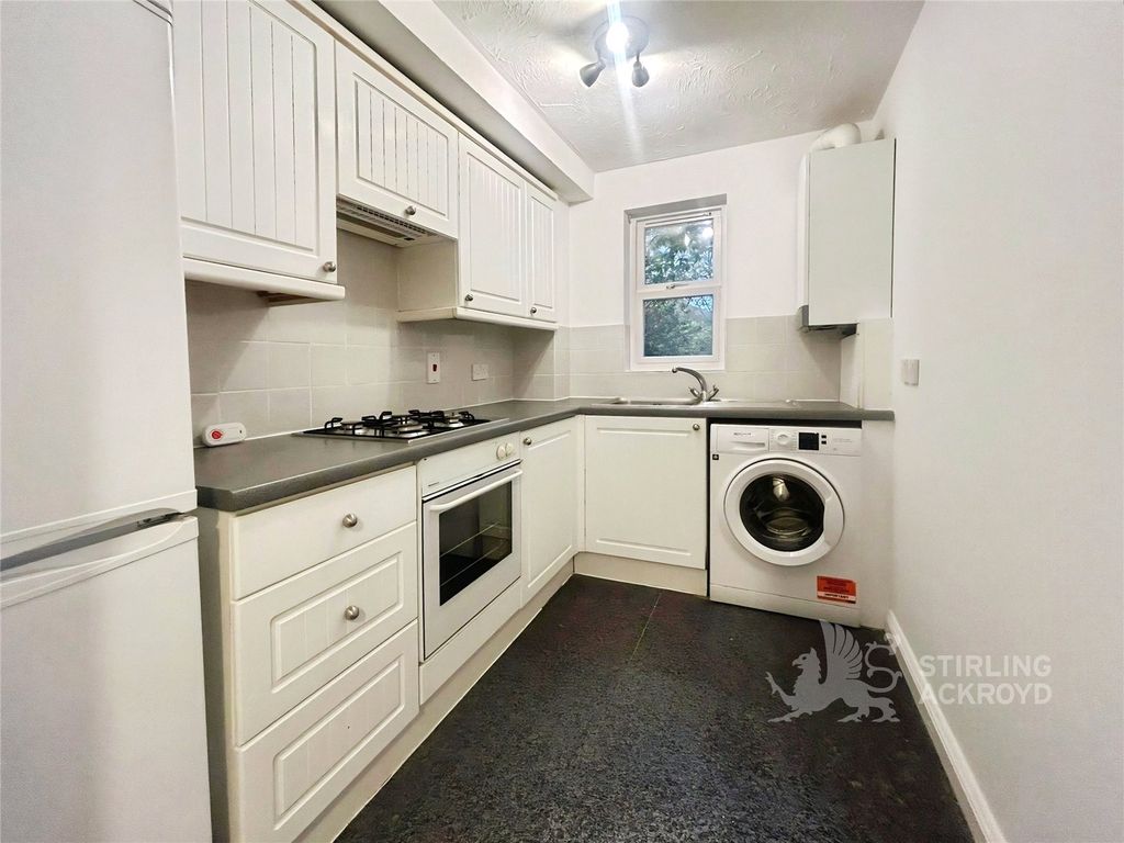 Property photo 2 of 7 Kitchen