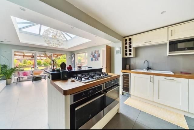 Property photo 3 of 16 Kitchen
