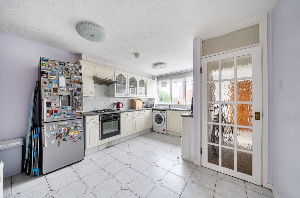 Property photo 3 of 11 1511695-11-6A996A...