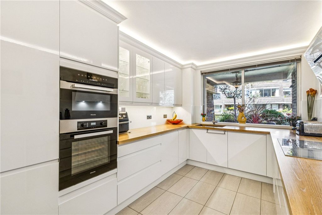 Property photo 3 of 16 Picture No. 12