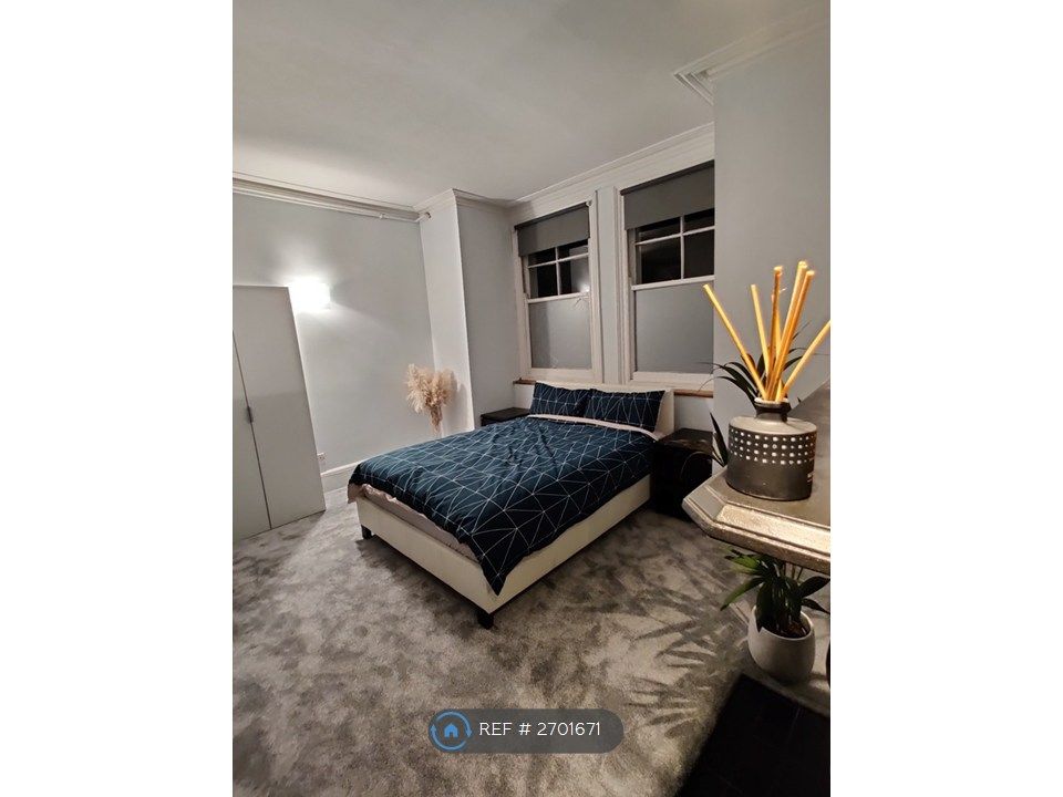 Property photo 3 of 13 Master Bedroom