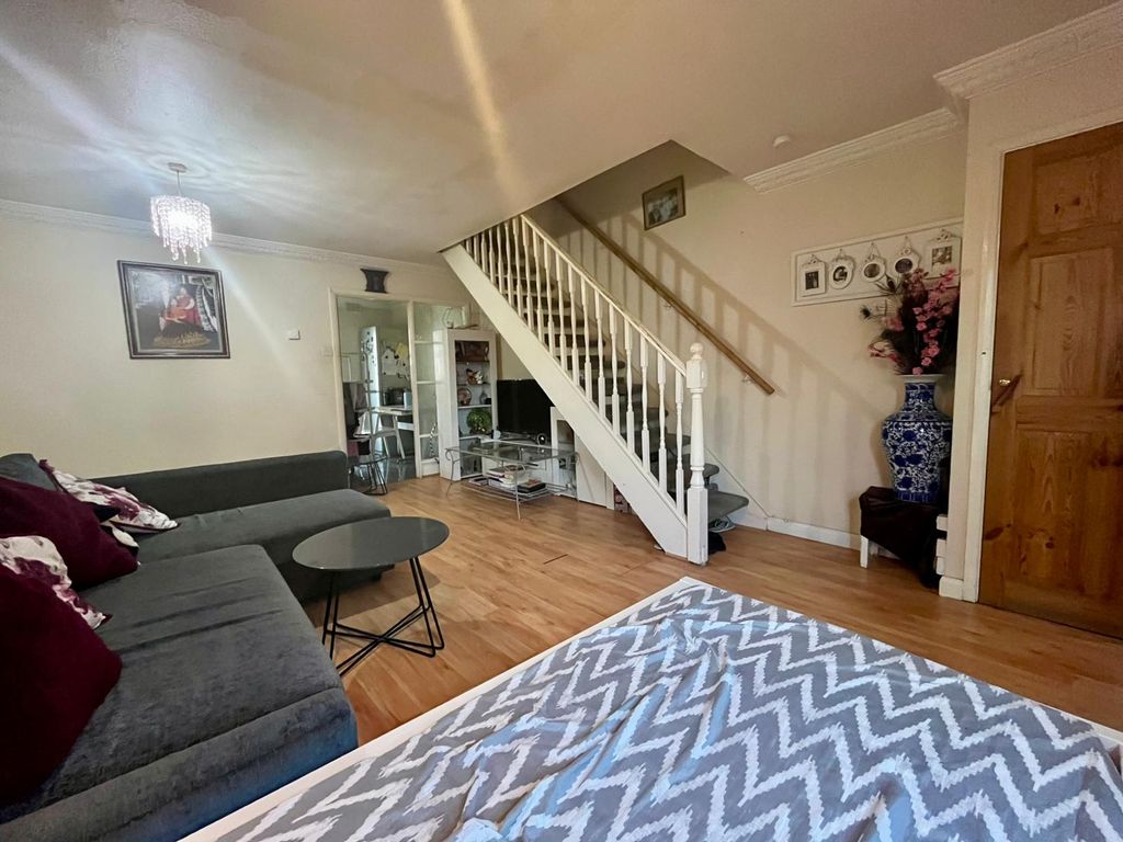 Property photo 2 of 9