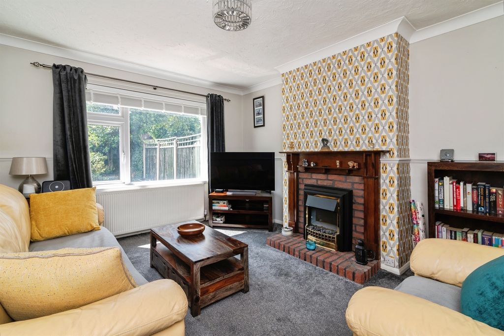 Property photo 2 of 17