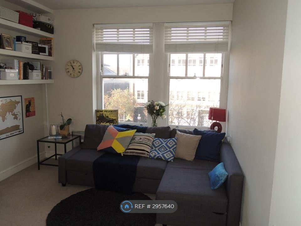 Property photo 2 of 9 Bright And Airy Living Room