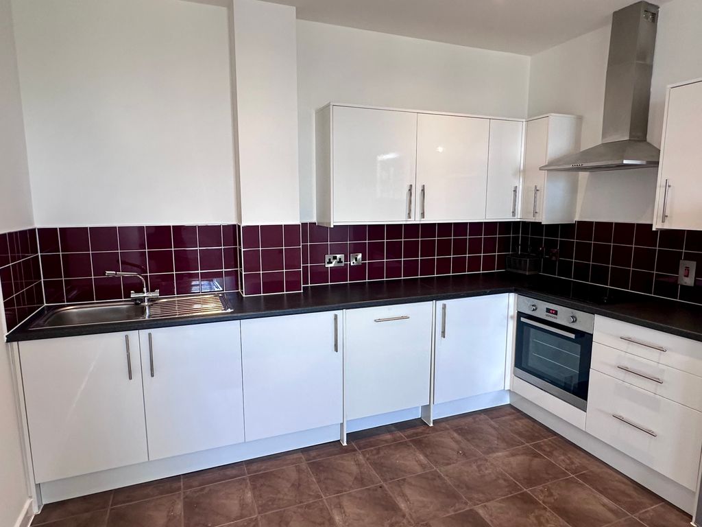 Property photo 3 of 8 Kitchen