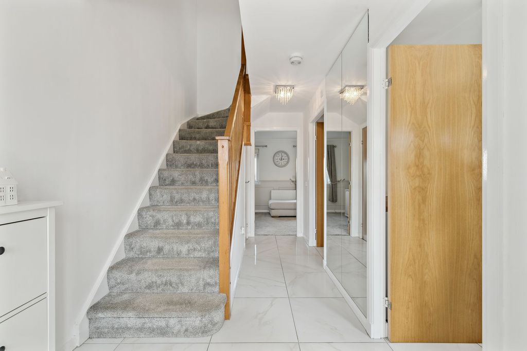 Property photo 3 of 27 Entrance