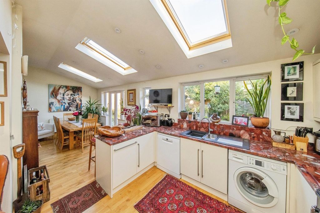 Property photo 3 of 34