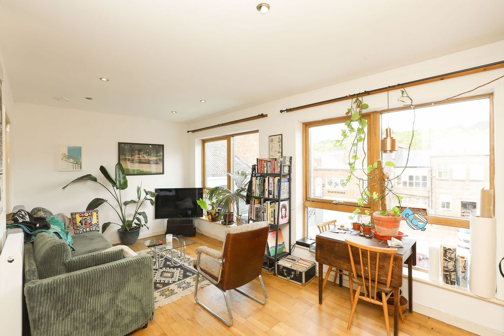 Property photo 3 of 8
