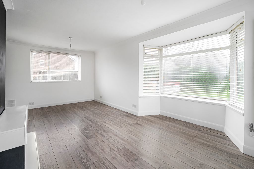 Property photo 2 of 12 872772