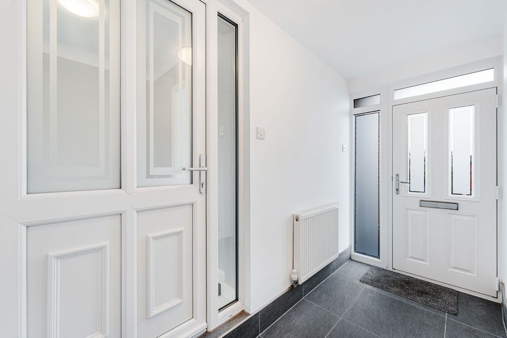 Property photo 3 of 38 Photograph 4