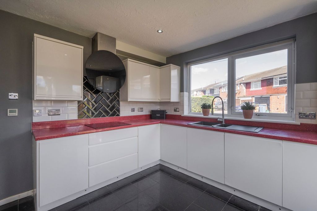 Property photo 3 of 14 Modern Kitchen