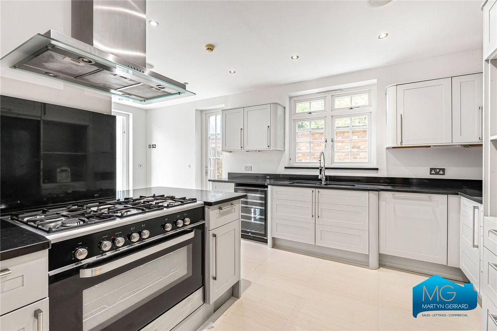 Property photo 3 of 49 Picture No. 91