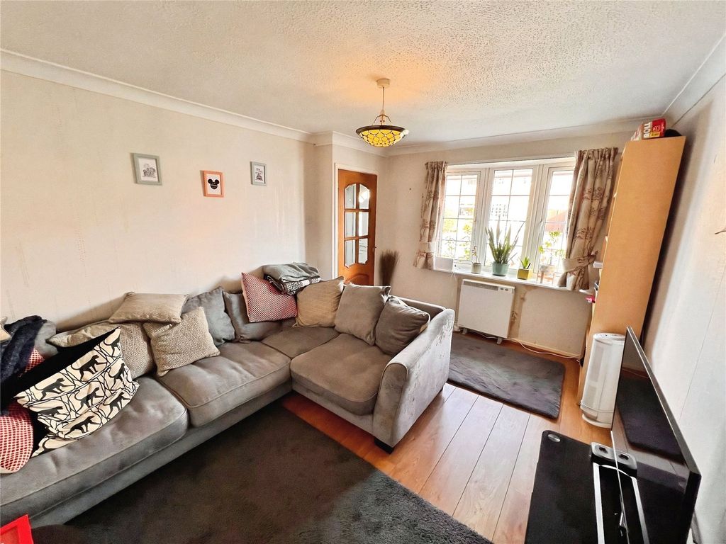 Property photo 2 of 14 Lounge