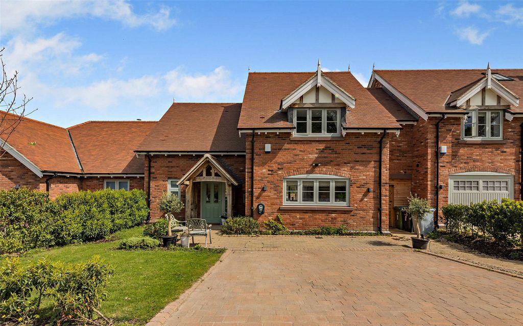 Property photo 1 of 18 2 Belfry Place