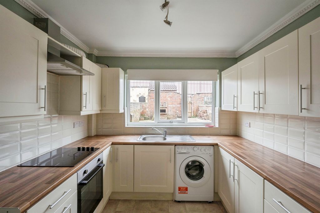 Property photo 2 of 18