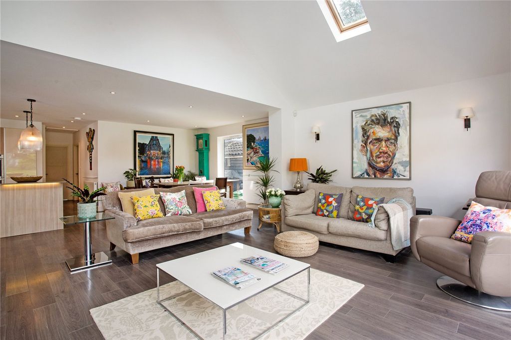 Property photo 3 of 16 Sitting Room