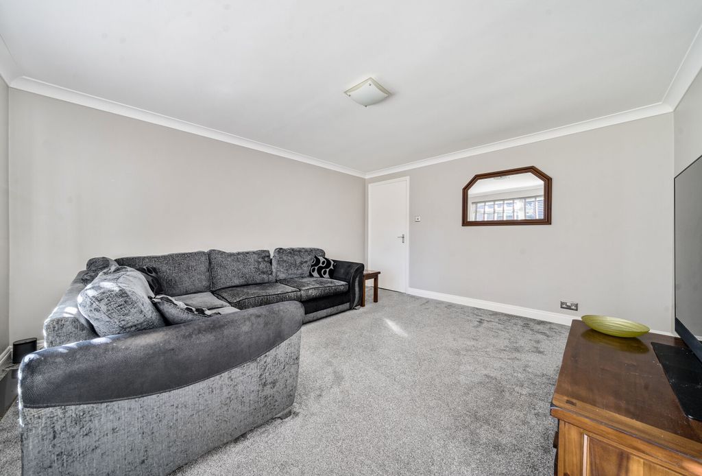 Property photo 2 of 15 1361914-8-68E3Eec...