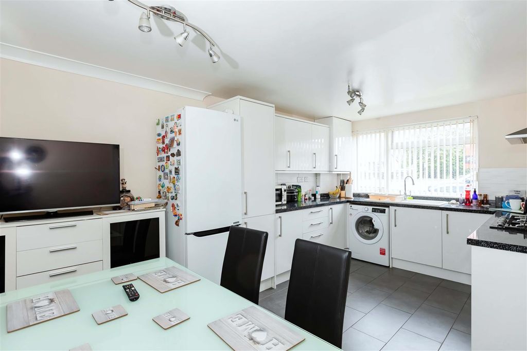 Property photo 2 of 15 Chalfont Way_6.Jpg