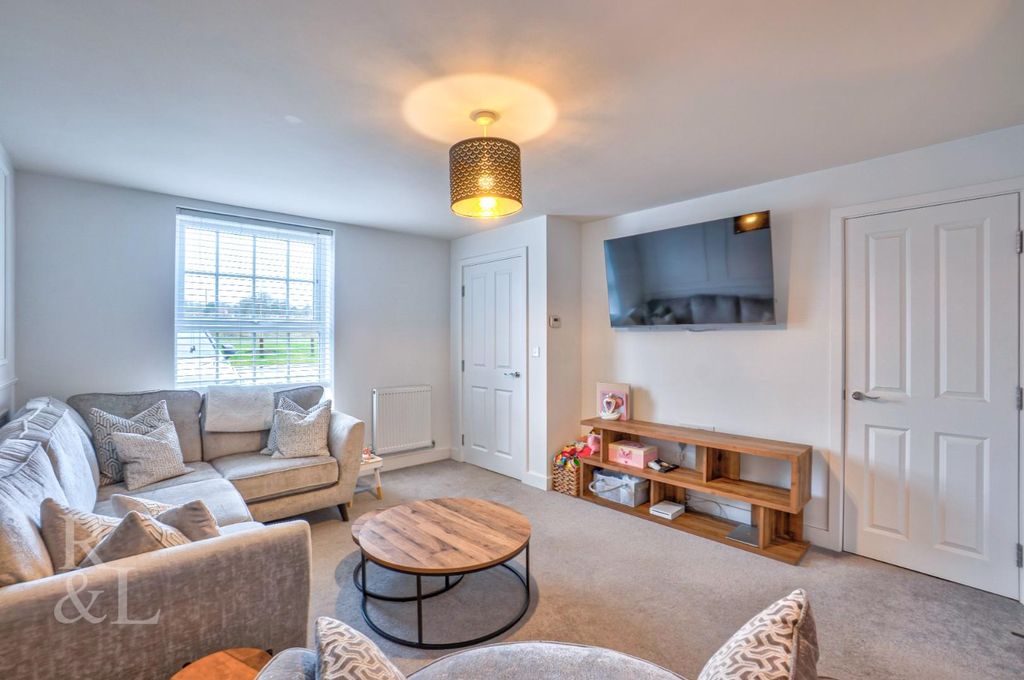 Property photo 3 of 19 10 Middleton Close (16).Jpg