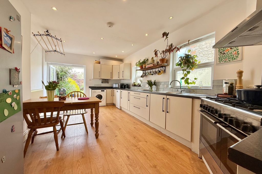 Property photo 3 of 20 18' Kitchen/Breakfast Room