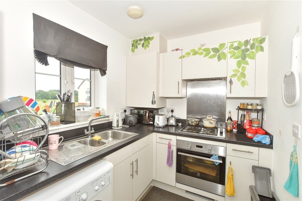 Property photo 3 of 8 Kitchen