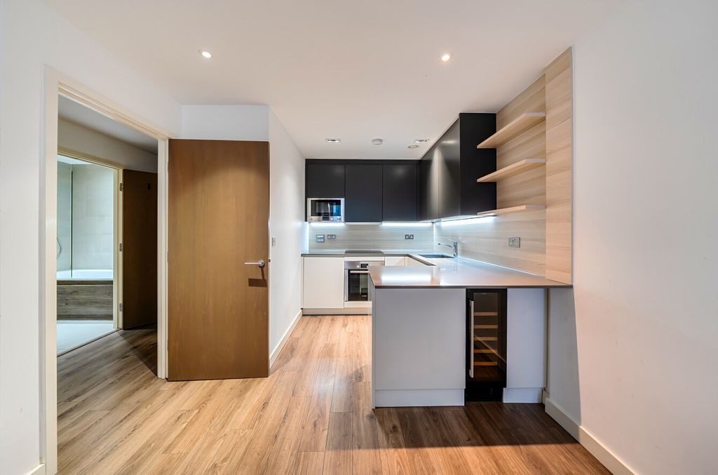 Property photo 2 of 16 1373521-6-6900A37...