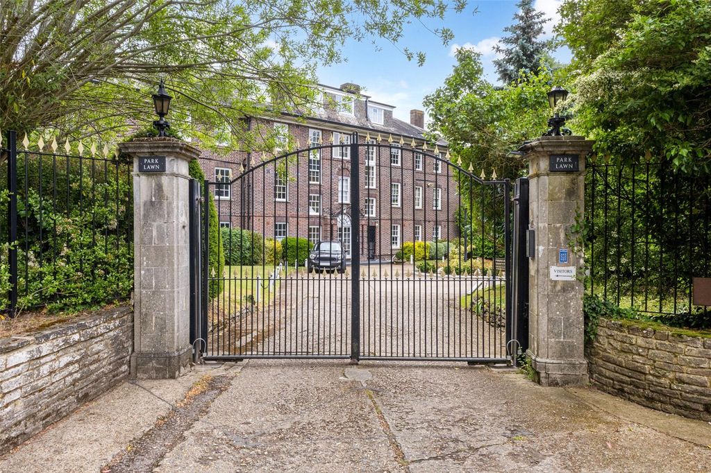 Property photo 1 of 8 Entrance