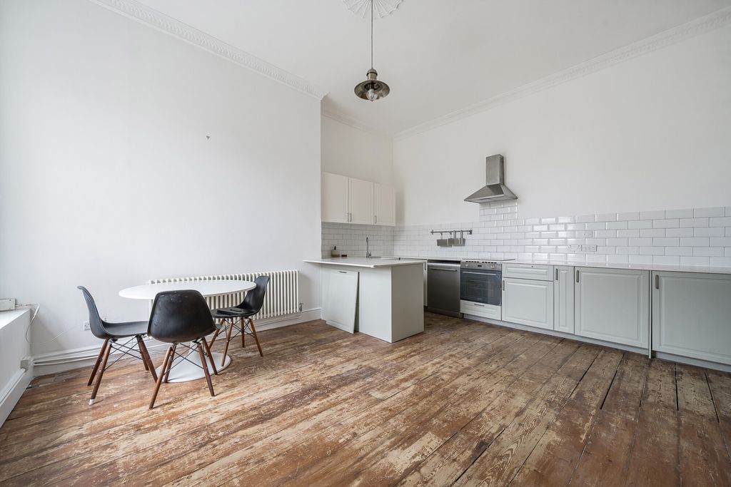 Property photo 3 of 20 Kitchen/Reception