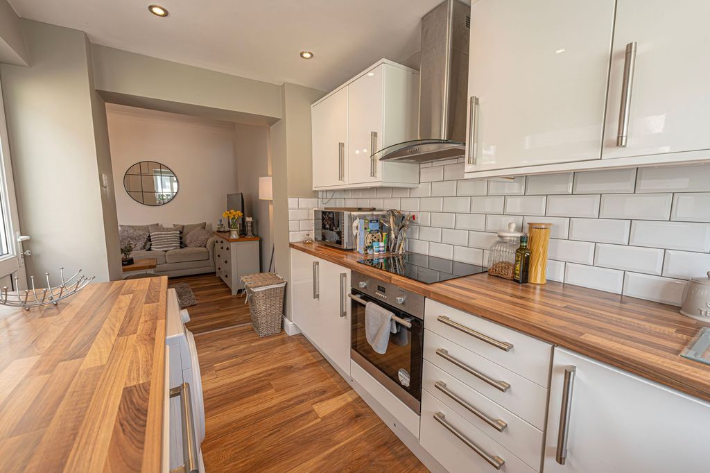 Property photo 2 of 21