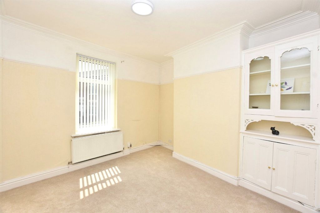 Property photo 3 of 10 Dining Room