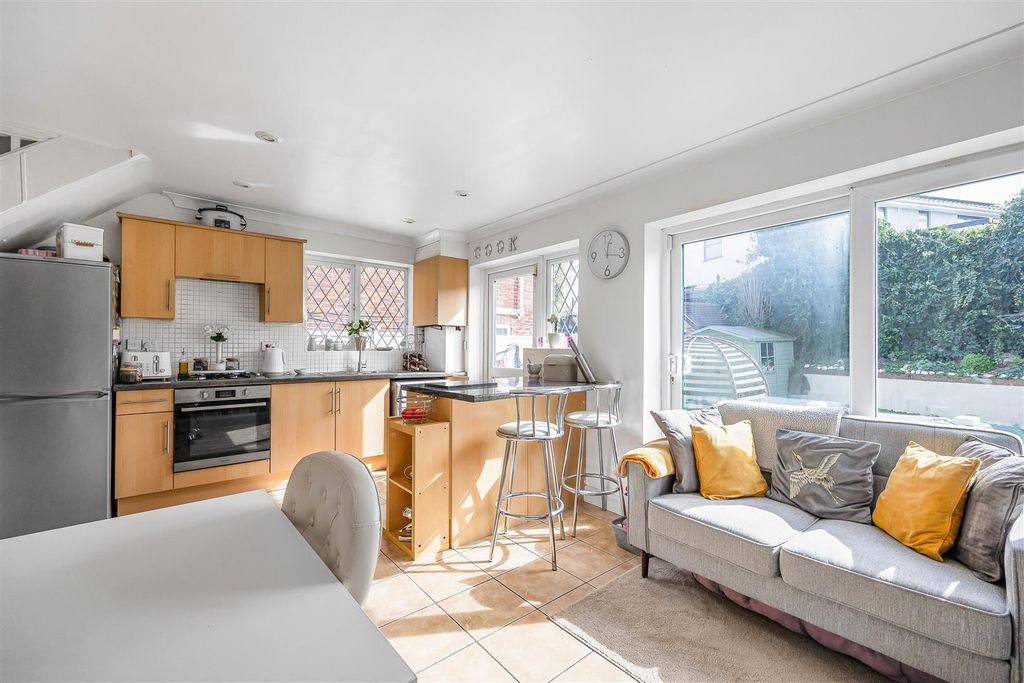 Property photo 3 of 16 Breakfast Room/Kitchen