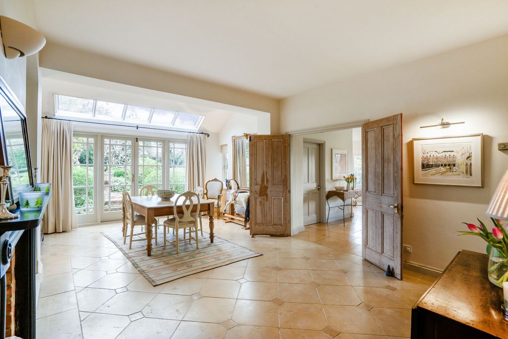 Property photo 3 of 34