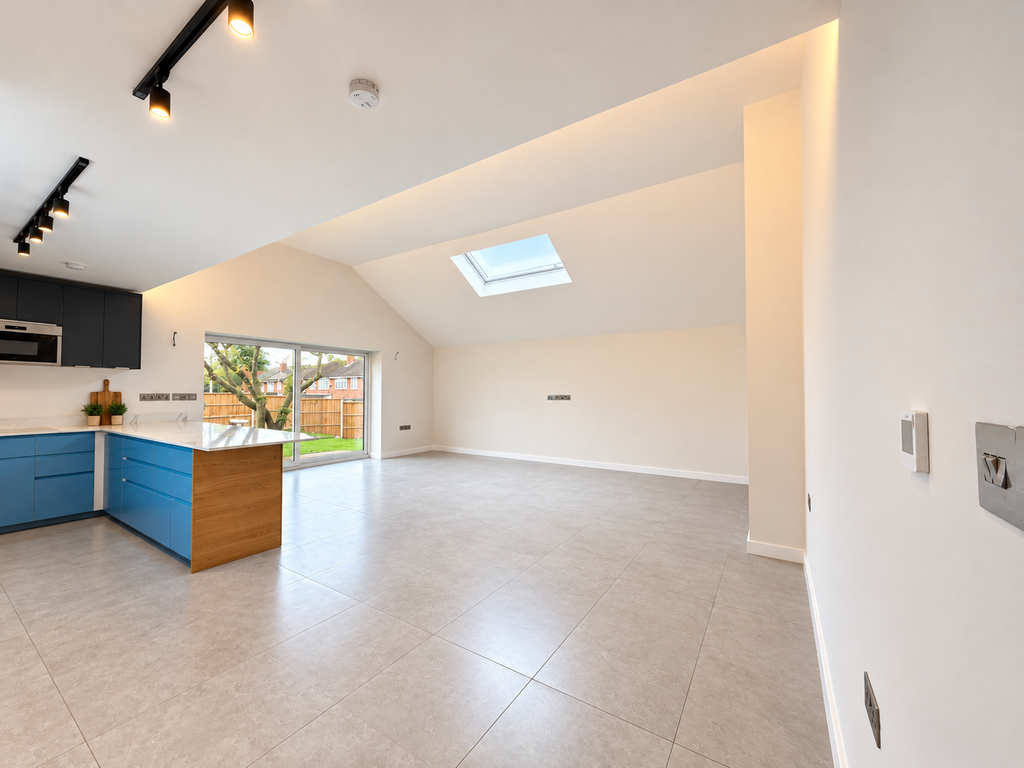 Property photo 3 of 17 Kitchen
