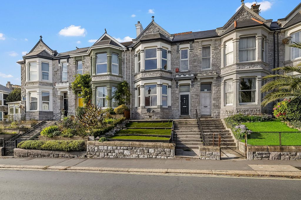 Property photo 2 of 22