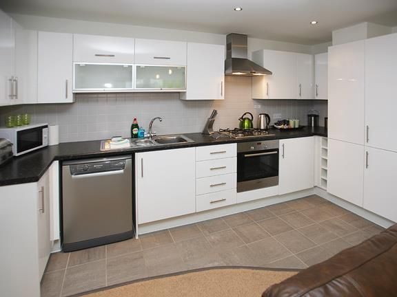 Property photo 2 of 6 Kitchen