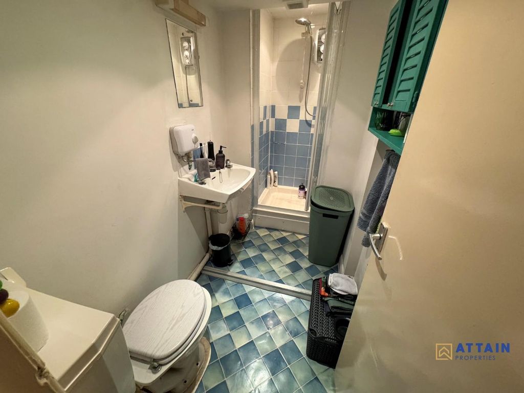 Property photo 3 of 6 Bathroom.Jpg