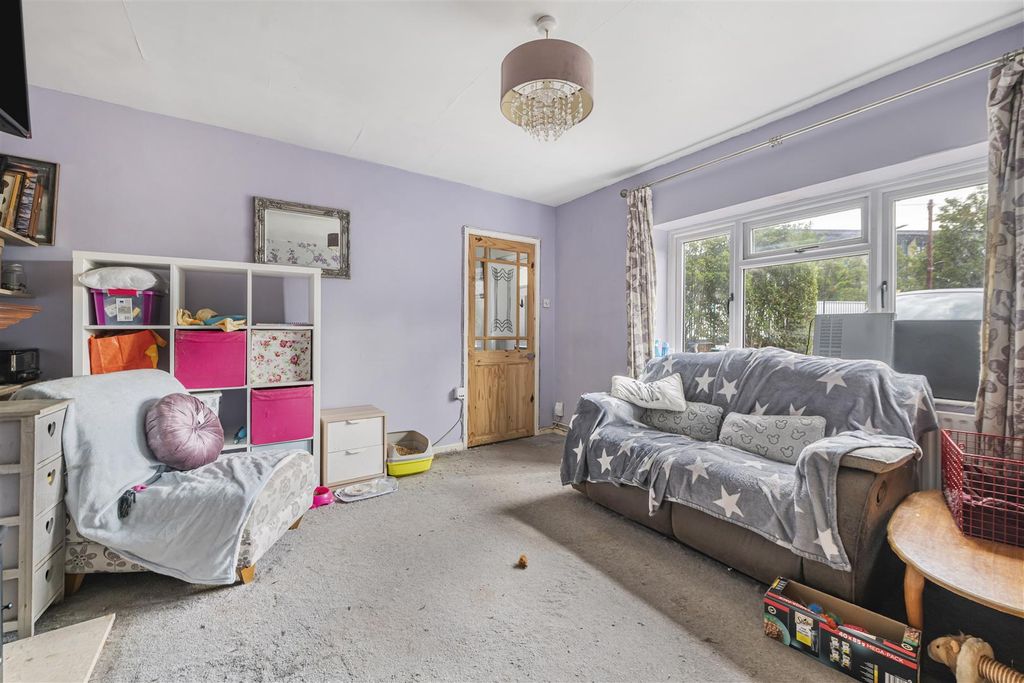 Property photo 3 of 11 6_63161.Jpg