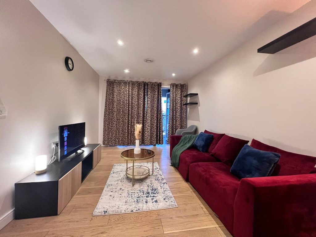 Property photo 1 of 51 Living Room