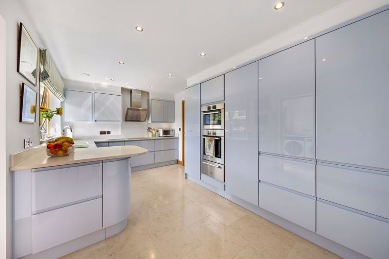 Property photo 2 of 30 Kitchen