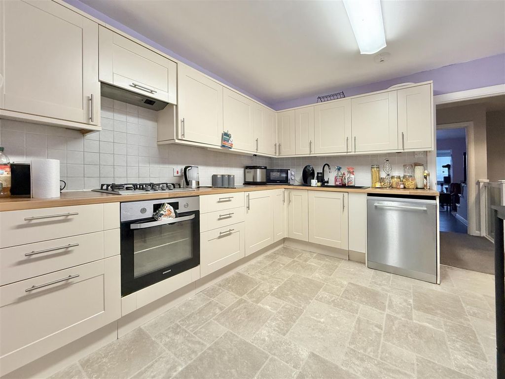 Property photo 3 of 23 Kitchen.Jpg