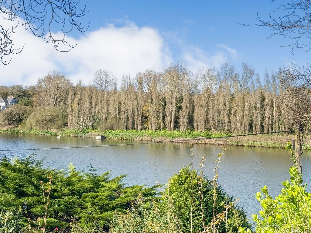 Property photo 3 of 24