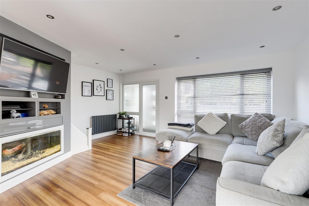 Property photo 2 of 25 9099.Jpg