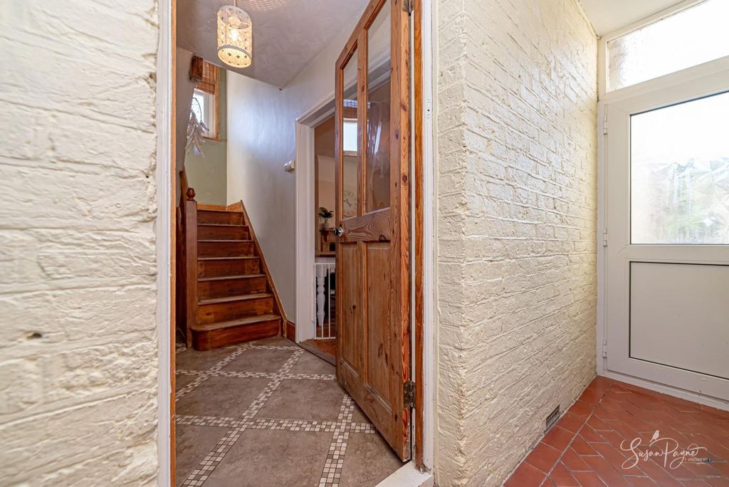 Property photo 3 of 33