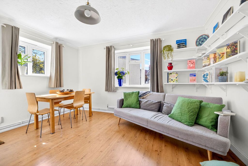 Property photo 1 of 33 Reception For Sale 2 Bedroom Flat Essex Court Crystal Palace Se19 Nested Estate Agents Photography By 07913296114